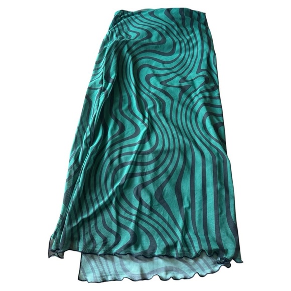 Green and Black Swirl Pattern Skirt - Picture 2 of 5